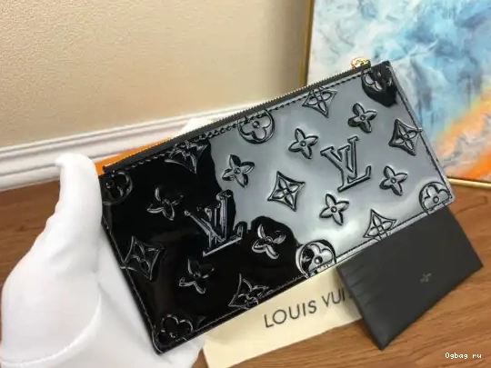 FÉLICIE LOUIS POCHETTE VUITTON 0427